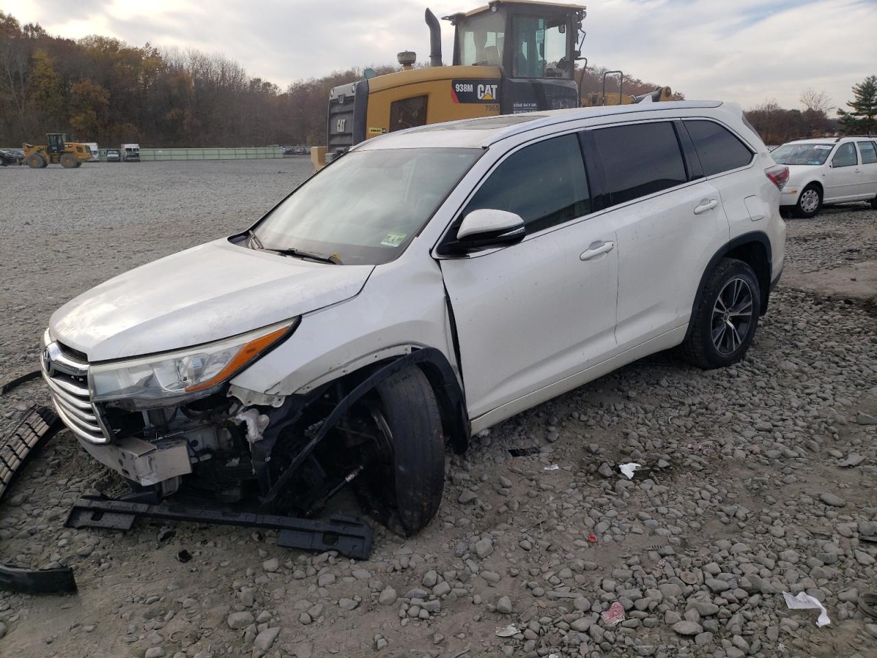 Image 1 of 2016 TOYOTA HIGHLANDER XLE 2016 with VIN 5TDJKRFH2GS251688