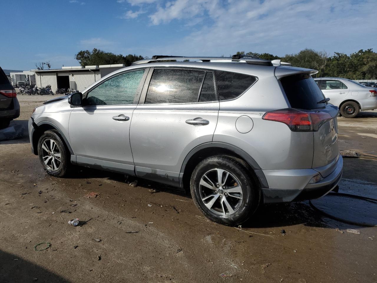 Изображение 2 2017 TOYOTA RAV4 XLE 2017 с VIN 2T3WFREV0HW384502