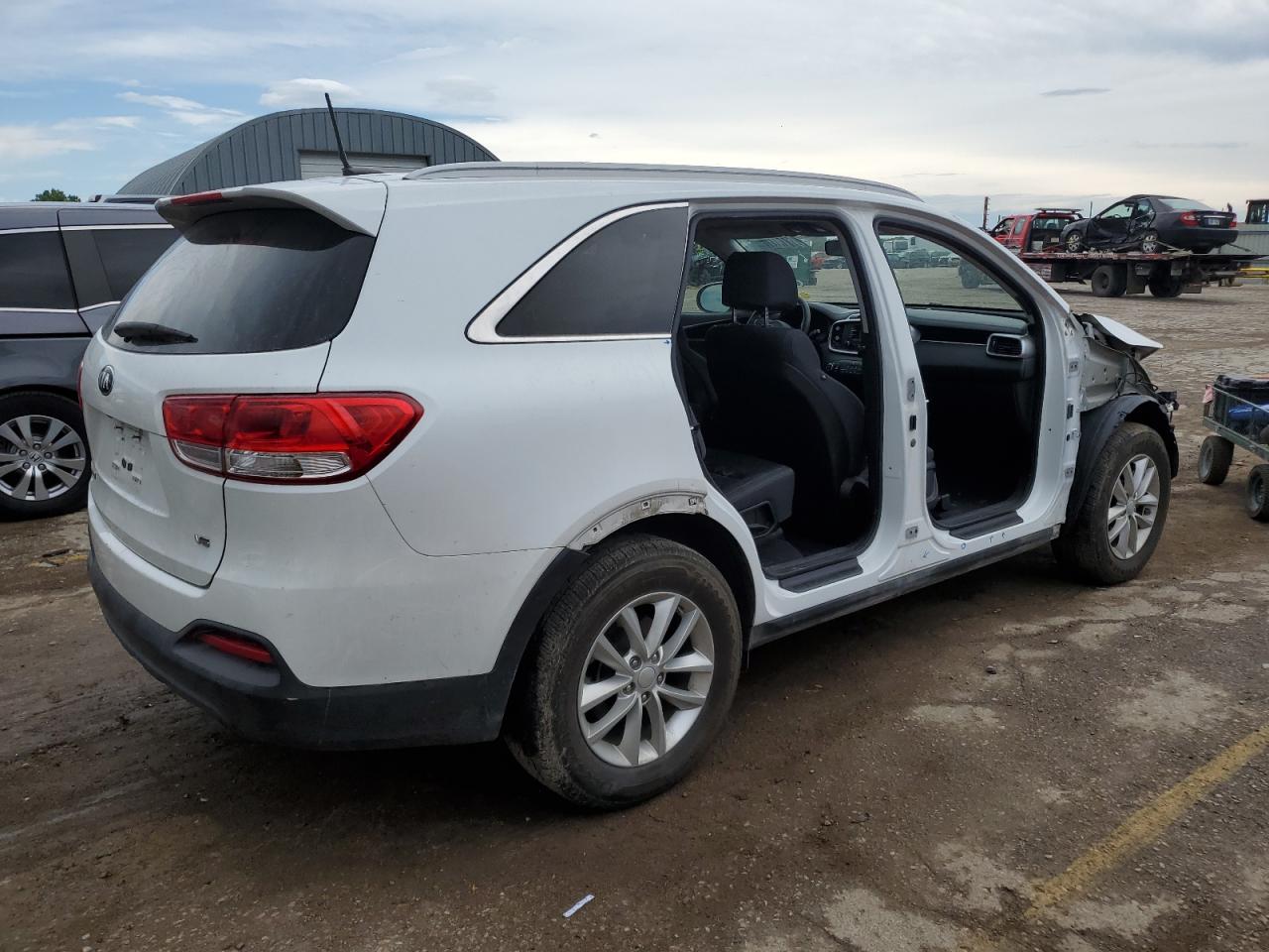 Изображение 3 2017 KIA SORENTO LX 2017 с VIN 5XYPG4A54HG284153