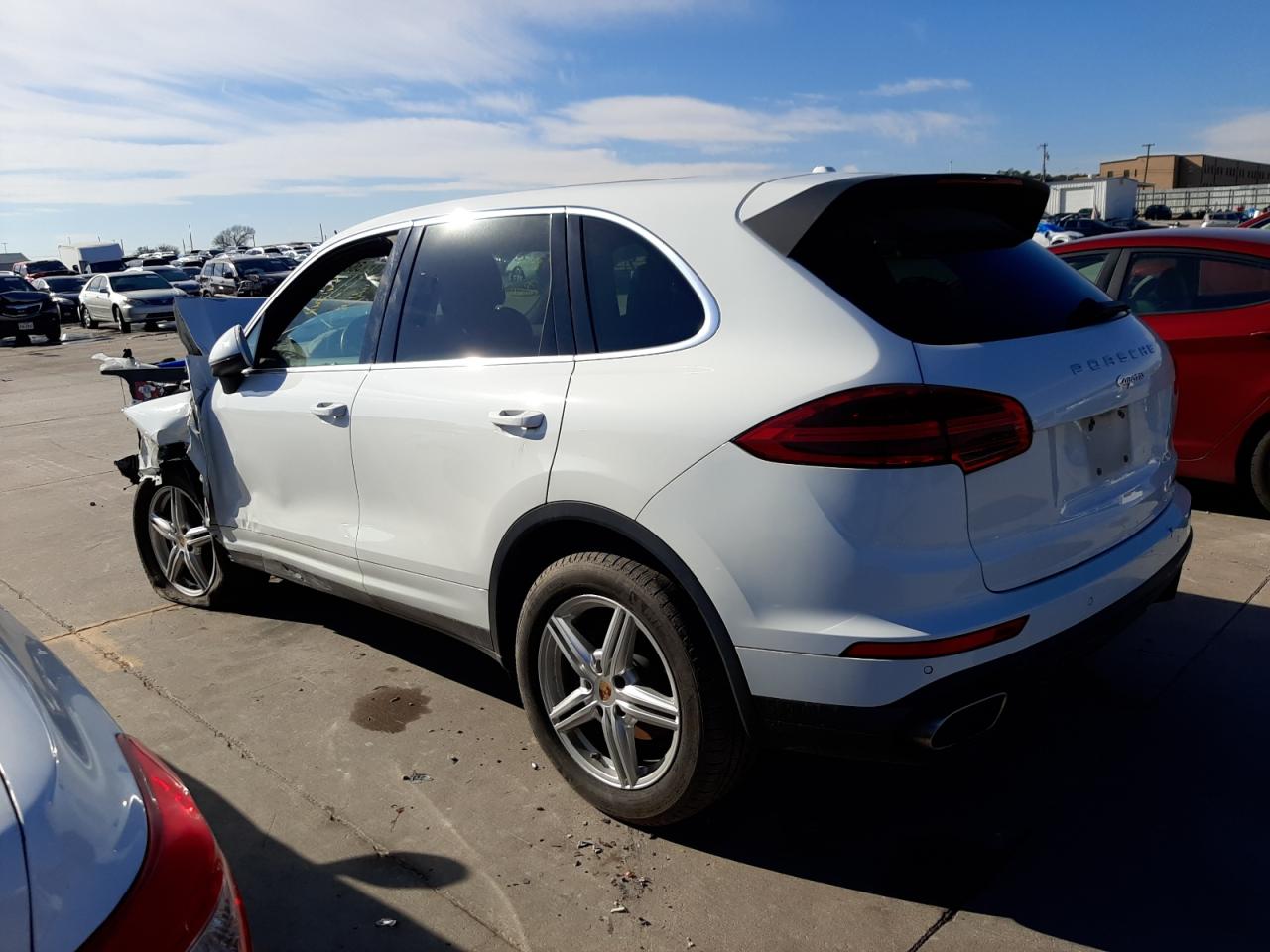 Obraz 2 z 2016 PORSCHE CAYENNE  2016 z VIN WP1AA2A24GLA05299