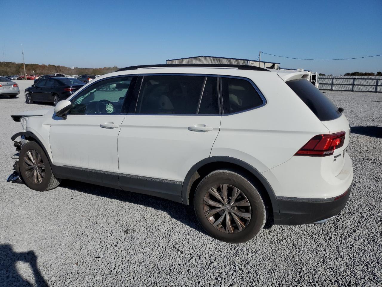 Image 2 of 2018 VOLKSWAGEN TIGUAN SE 2018 with VIN 3VV2B7AX8JM066867