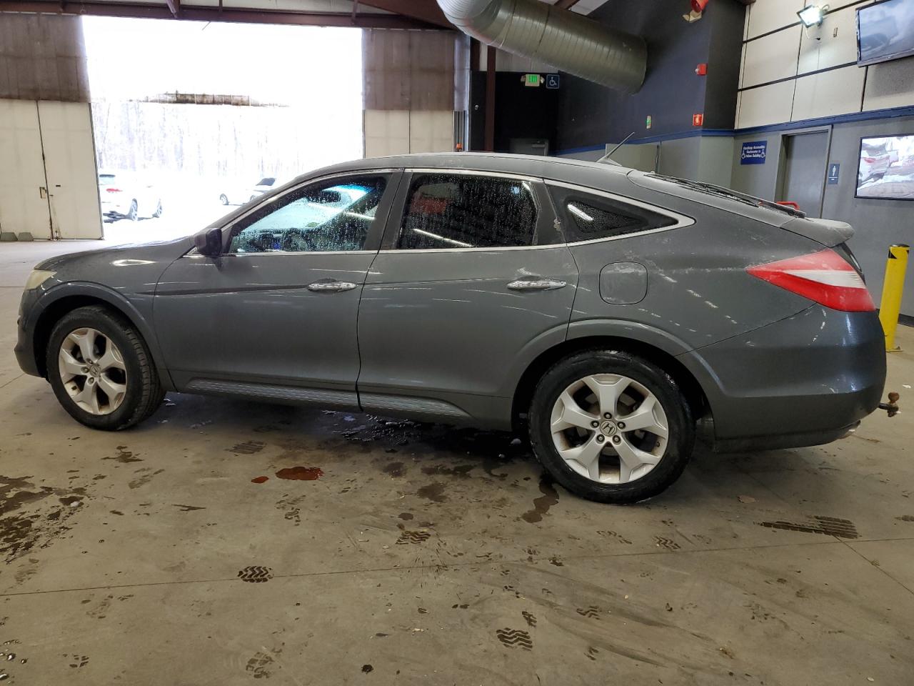 Image 2 of 2011 HONDA ACCORD CROSSTOUR EXL 2011 with VIN 5J6TF2H54BL003096