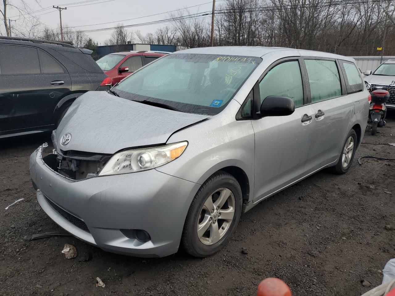 2013 TOYOTA SIENNA  2013 image