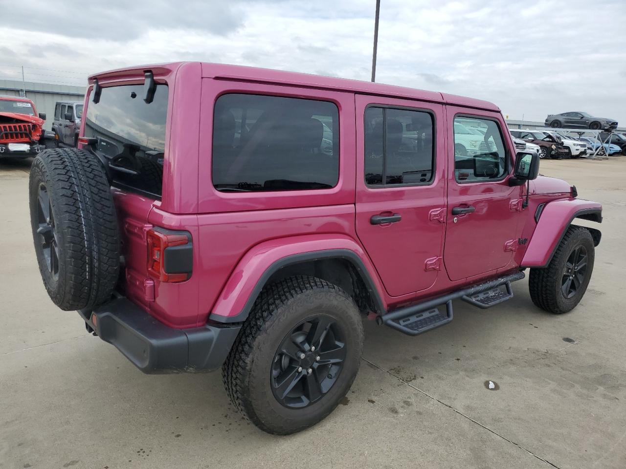Изображение 3 2021 JEEP WRANGLER UNLIMITED SAHARA 2021 с VIN 1C4HJXEN2MW851099