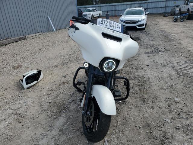 Image 2 of 2018 HARLEY-DAVIDSON FLHXS STREET GLIDE SPECIAL 2018 with VIN 1HD1KRC12JB679460