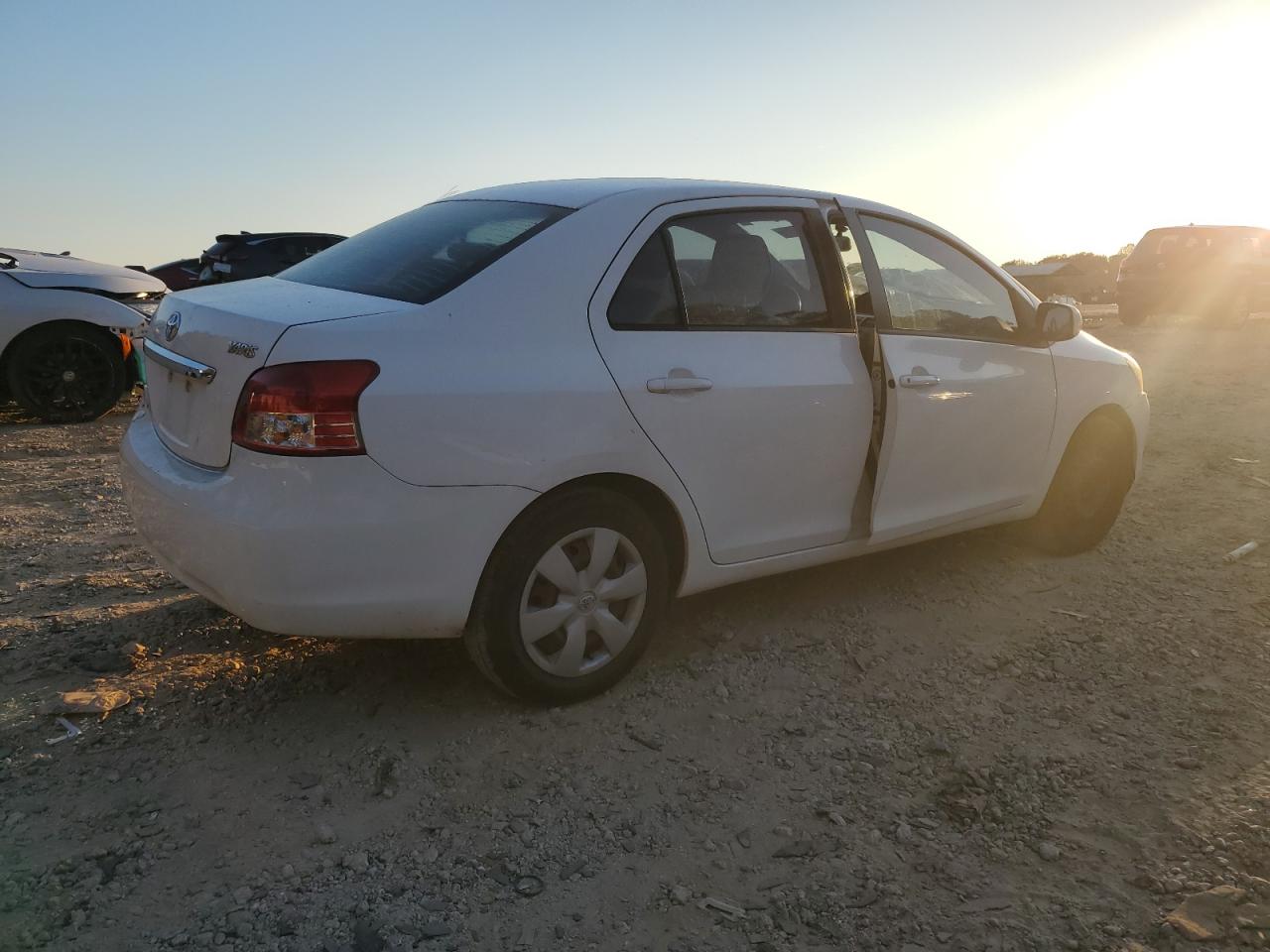 Obraz 3 z 2007 TOYOTA YARIS  2007 z VIN JTDBT903171182763