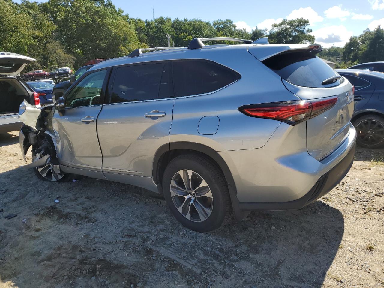 Изображение 2 2022 TOYOTA HIGHLANDER XLE 2022 с VIN 5TDGZRBH8NS256970