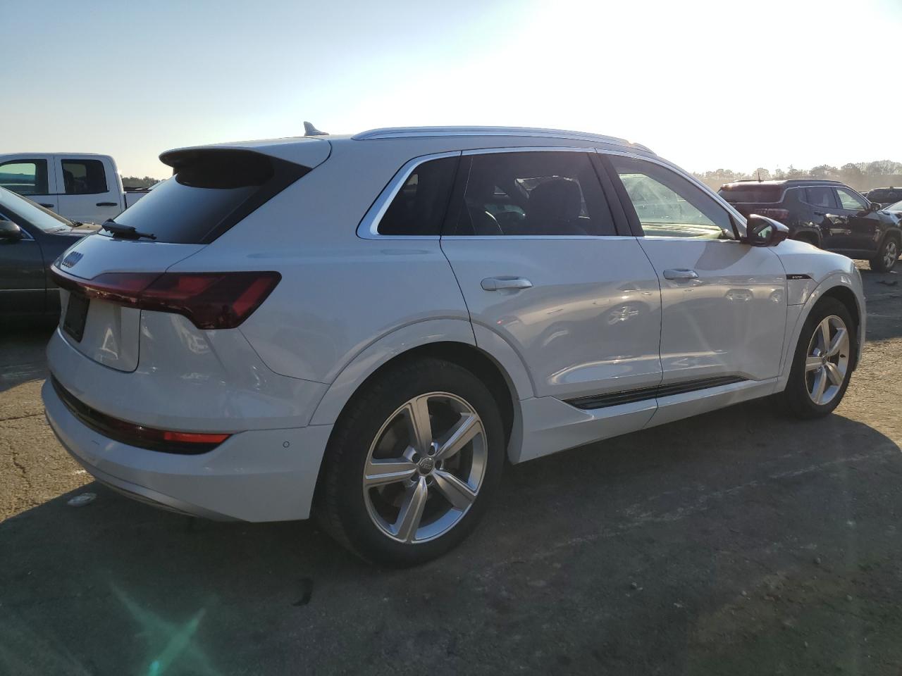 Изображение 3 2019 AUDI E-TRON PRESTIGE 2019 с VIN WA1VABGEXKB016269