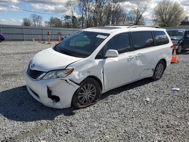 2013 TOYOTA SIENNA XLE 2013 image