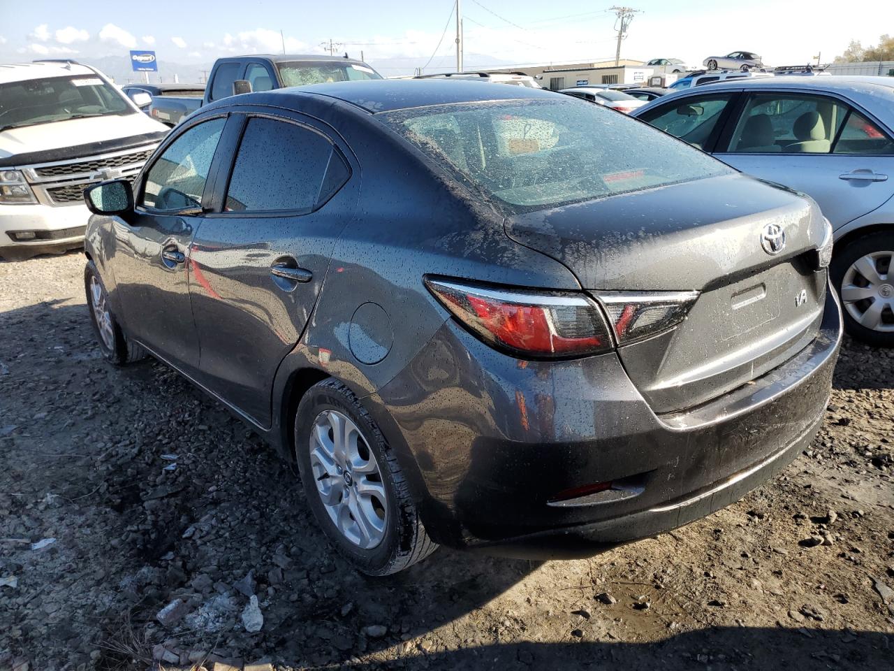 Изображение 2 Toyota Yaris Ia 2017 с VIN 3MYDLBYV7HY173635