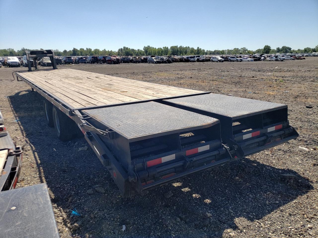 Image 3 of 2022 ROUND HOUSE 40' GN DECKOVER FLTBD 2022 with VIN 1R9F34028NS904292