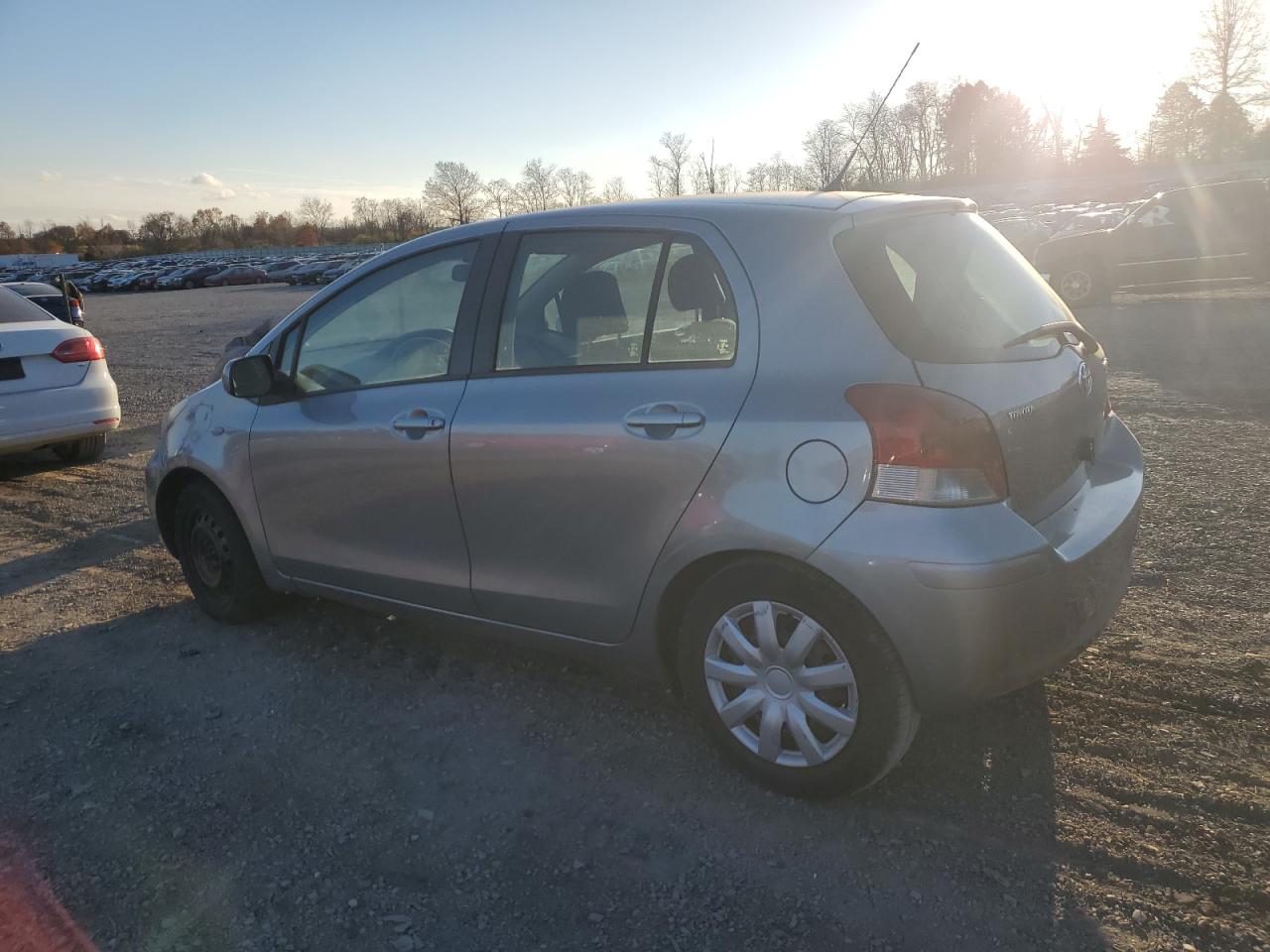 Obraz 2 z 2010 TOYOTA YARIS  2010 z VIN JTDKT4K32A5321556