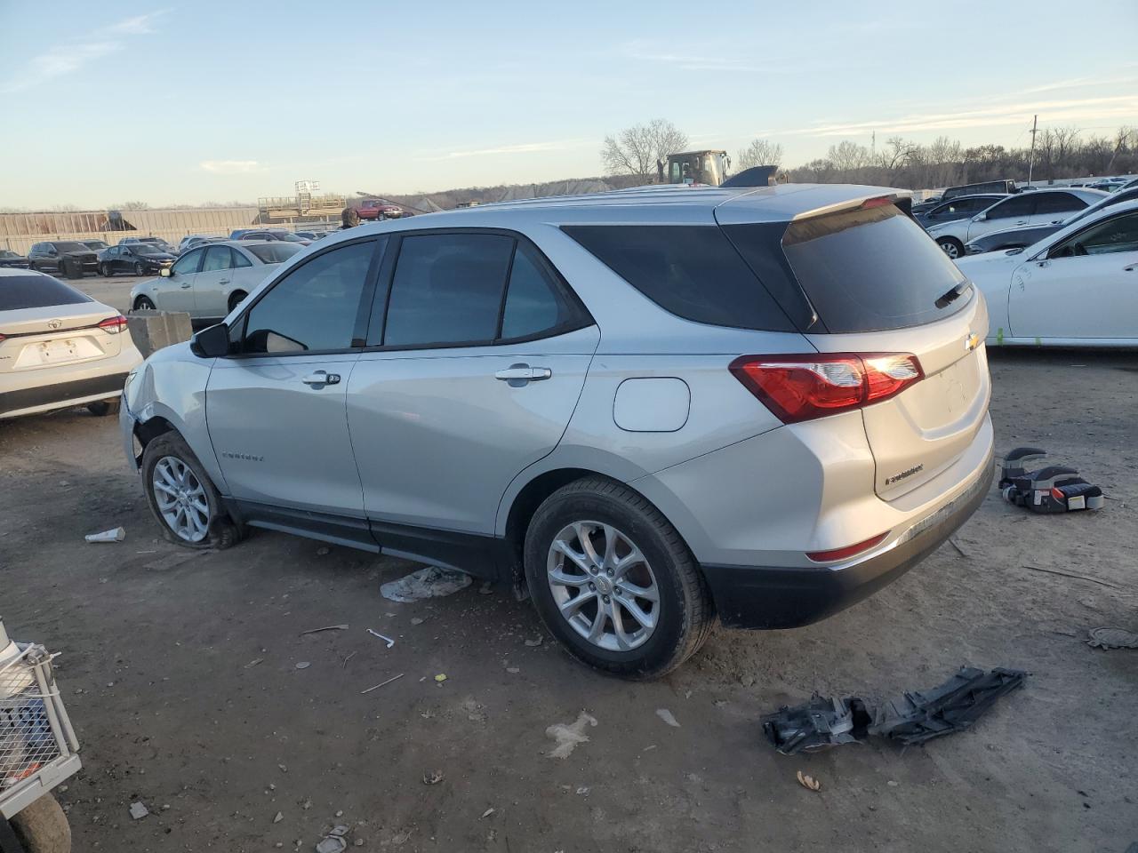 Obraz 2 z 2018 CHEVROLET EQUINOX LS 2018 z VIN 3GNAXREV3JL105104