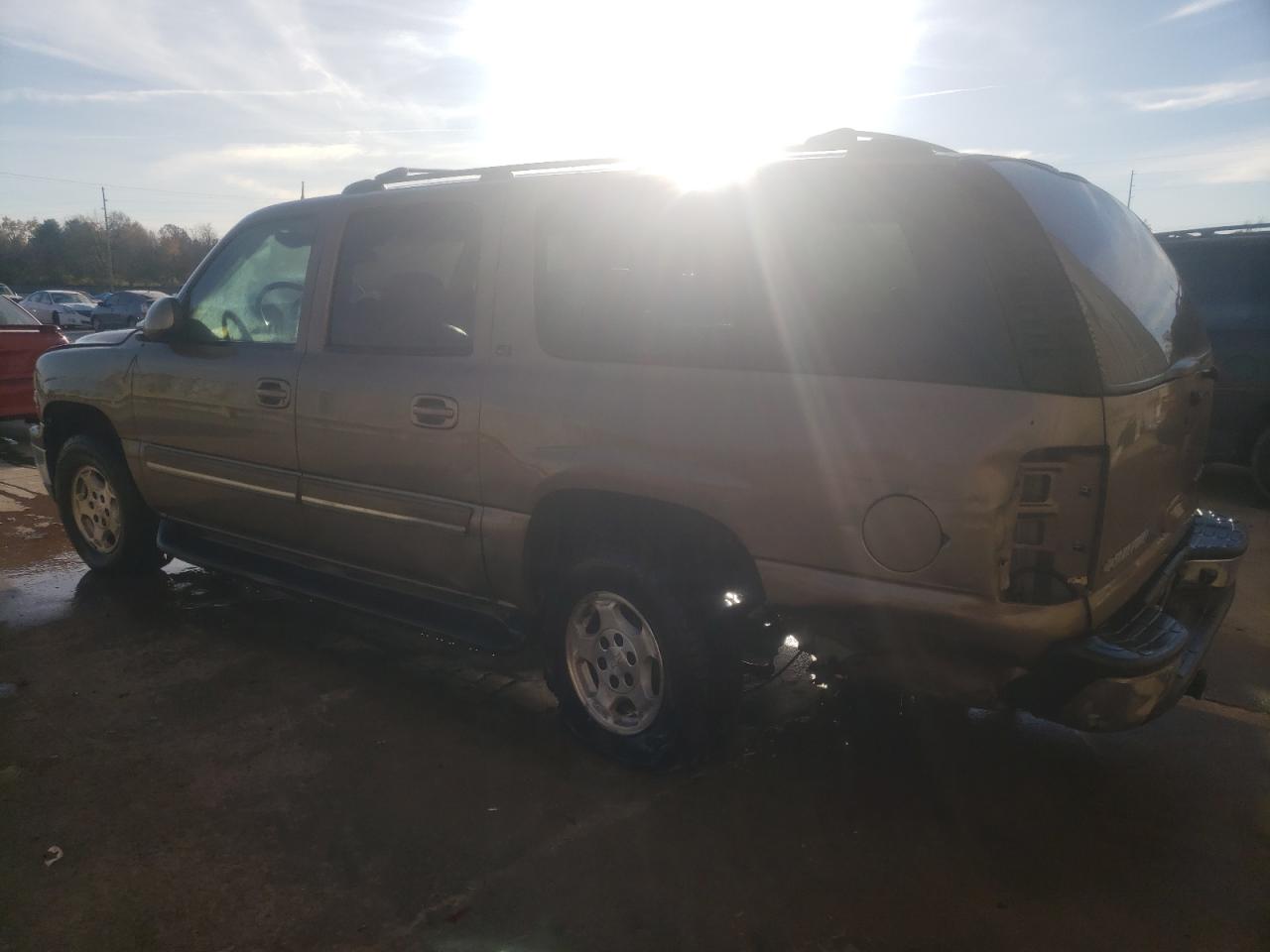 Image 2 of 2004 CHEVROLET SUBURBAN K1500 2004 with VIN 1GNFK16Z54J233590