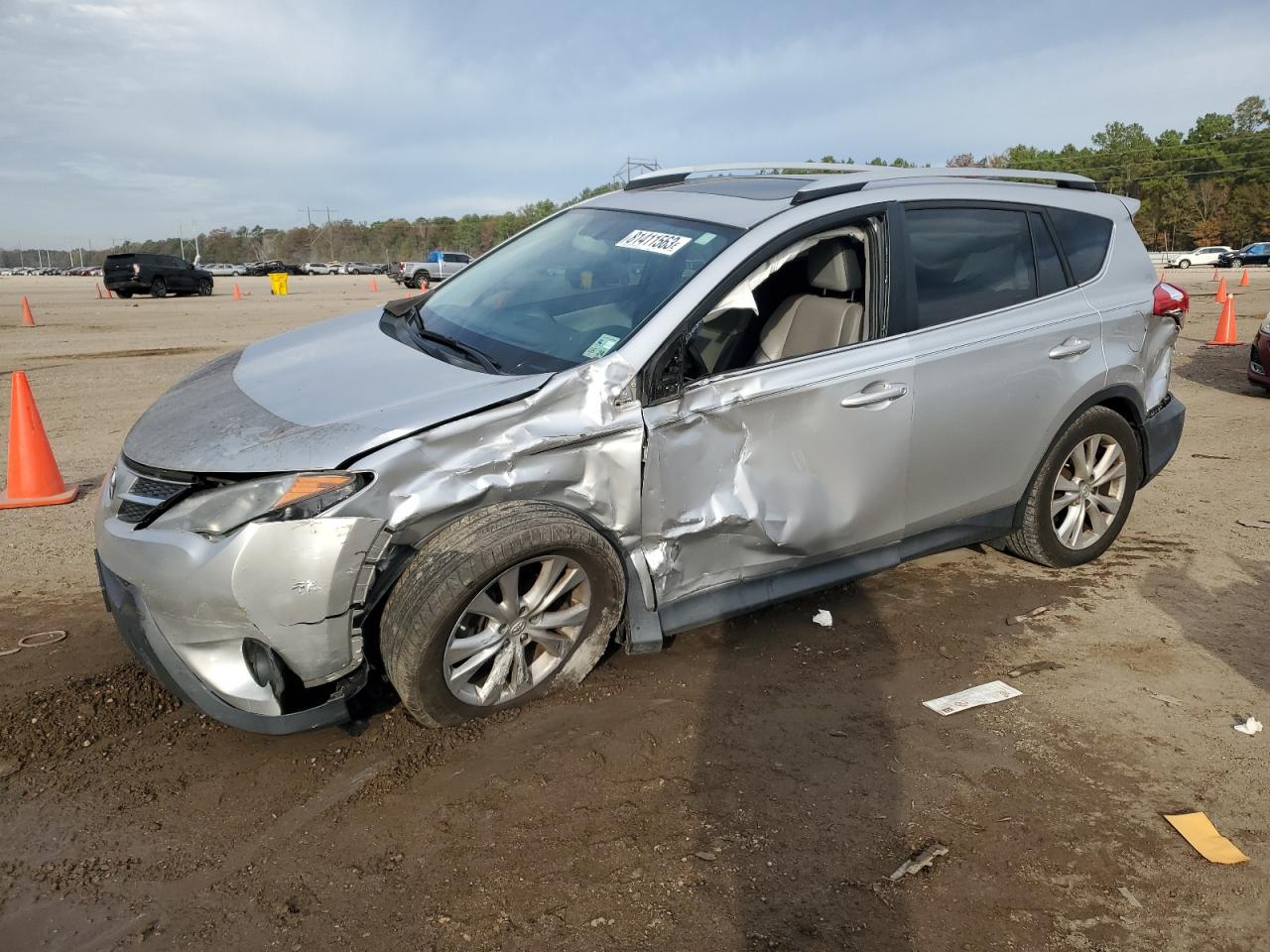 Image 1 of 2015 TOYOTA RAV4 LIMITED 2015 with VIN 2T3YFREV2FW164865