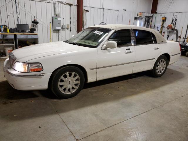 Image 1 of 2007 LINCOLN TOWN CAR SIGNATURE LIMITED 2007 with VIN 1LNHM82VX7Y617444