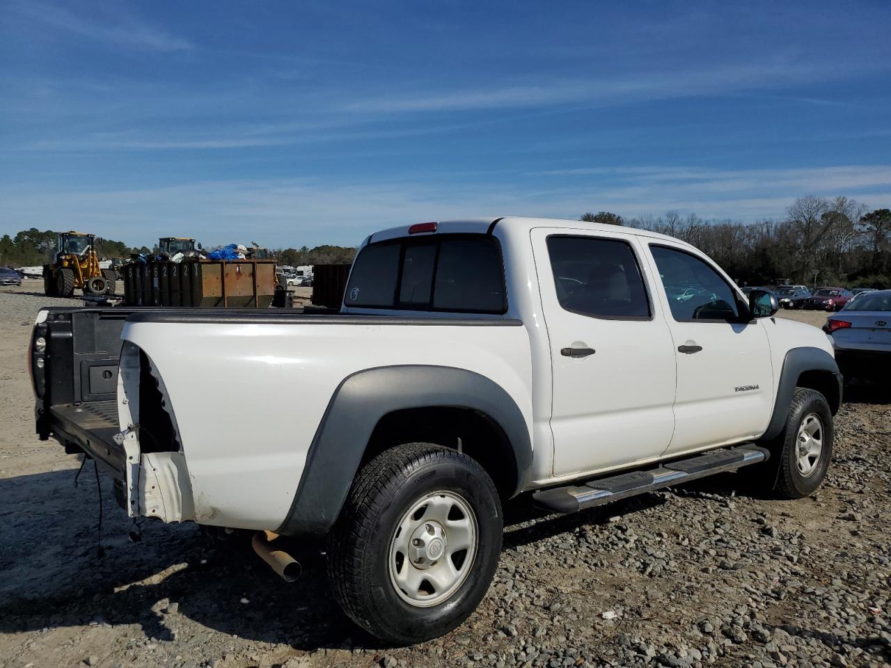 Image 3 of 2015 TOYOTA TACOMA DOUBLE CAB PRERUNNER 2015 with VIN 5TFJX4GN1FX043951