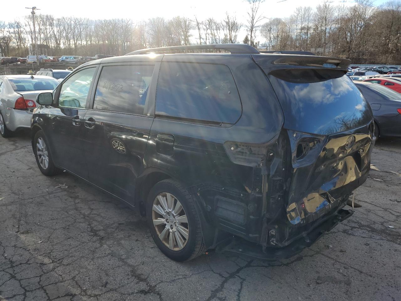 Изображение 2 2011 TOYOTA SIENNA LE 2011 с VIN 5TDJK3DC6BS002386
