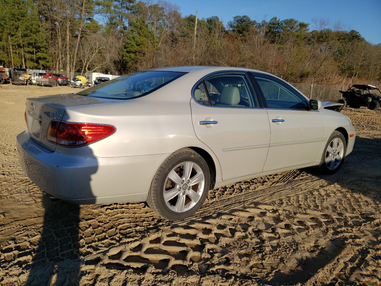 Image 3 of 2005 LEXUS ES 330 2005 with VIN JTHBA30G155093169