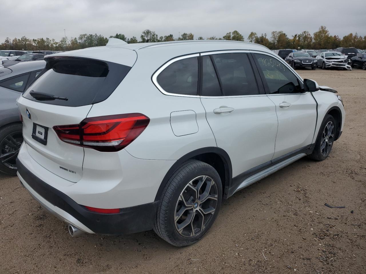 Obraz 3 z Bmw X1 Sdrive28I 2021 z VIN WBXJG7C02M5S10891