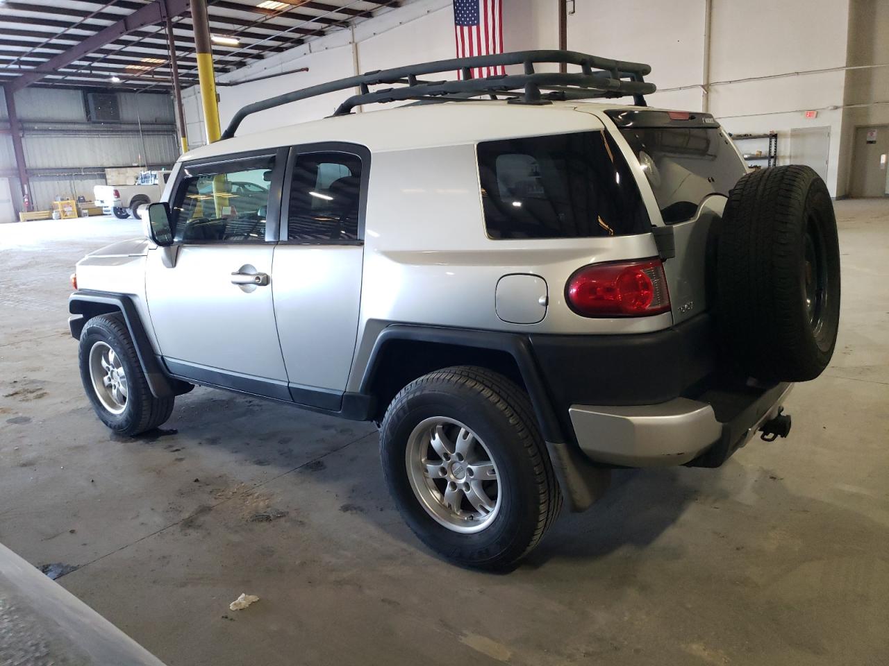 Image 2 of 2007 TOYOTA FJ CRUISER 2007 with VIN JTEBU11F770017468