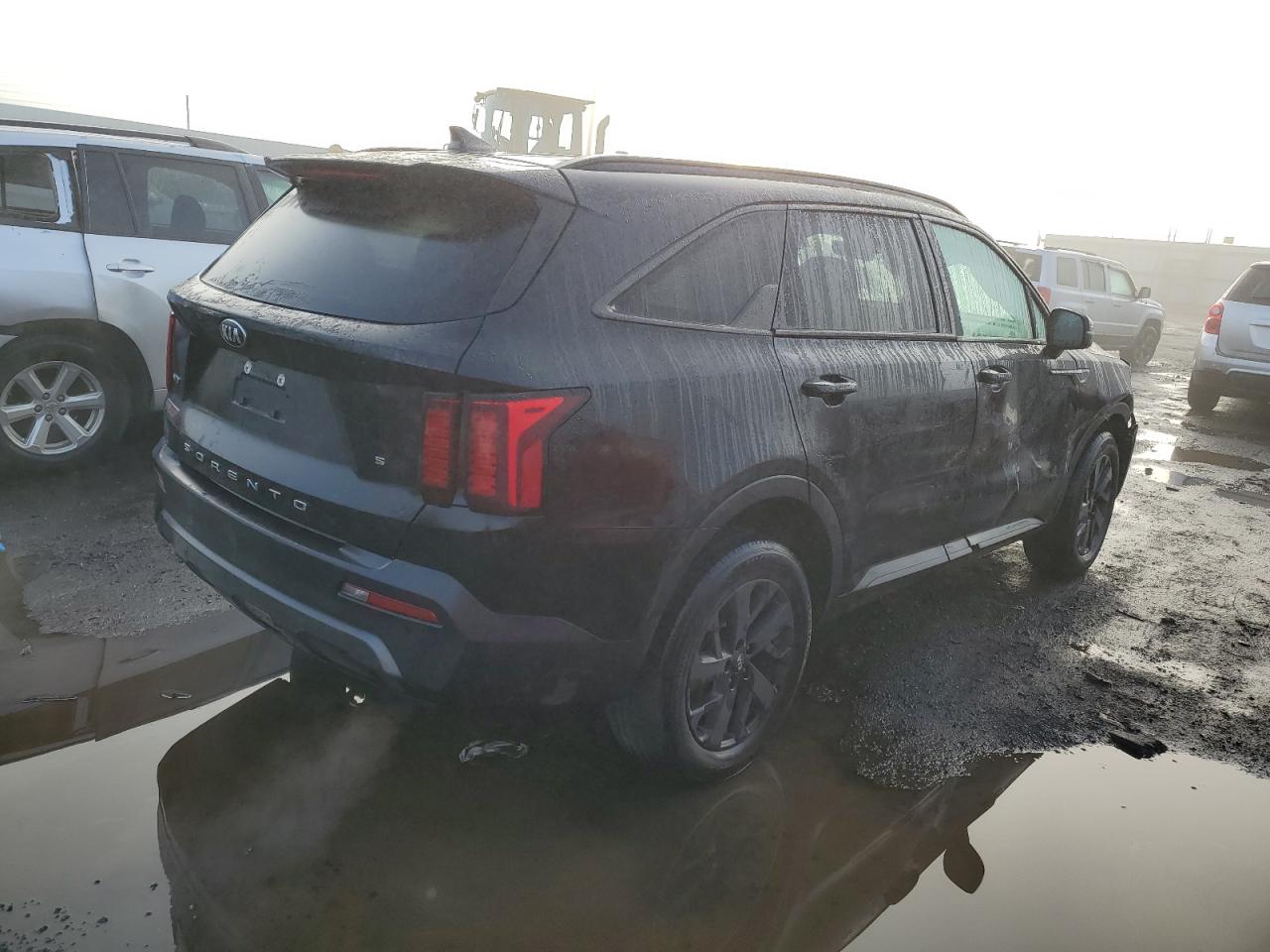 Изображение 3 2021 KIA SORENTO S 2021 с VIN 5XYRLDLC2MG074015
