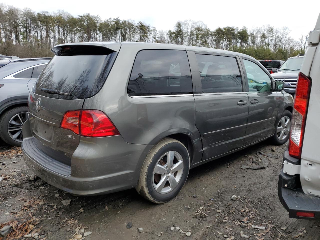 Image 3 of 2010 VOLKSWAGEN ROUTAN SEL 2010 with VIN 2V4RW5DX3AR388509