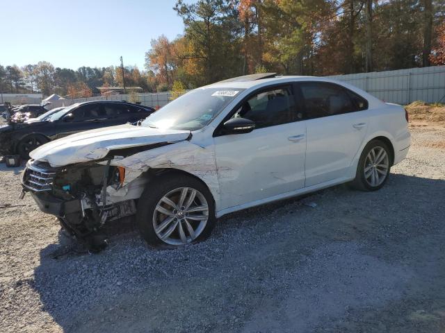 Obraz 1 z 2019 VOLKSWAGEN PASSAT WOLFSBURG 2019 z VIN 1VWLA7A33KC010824