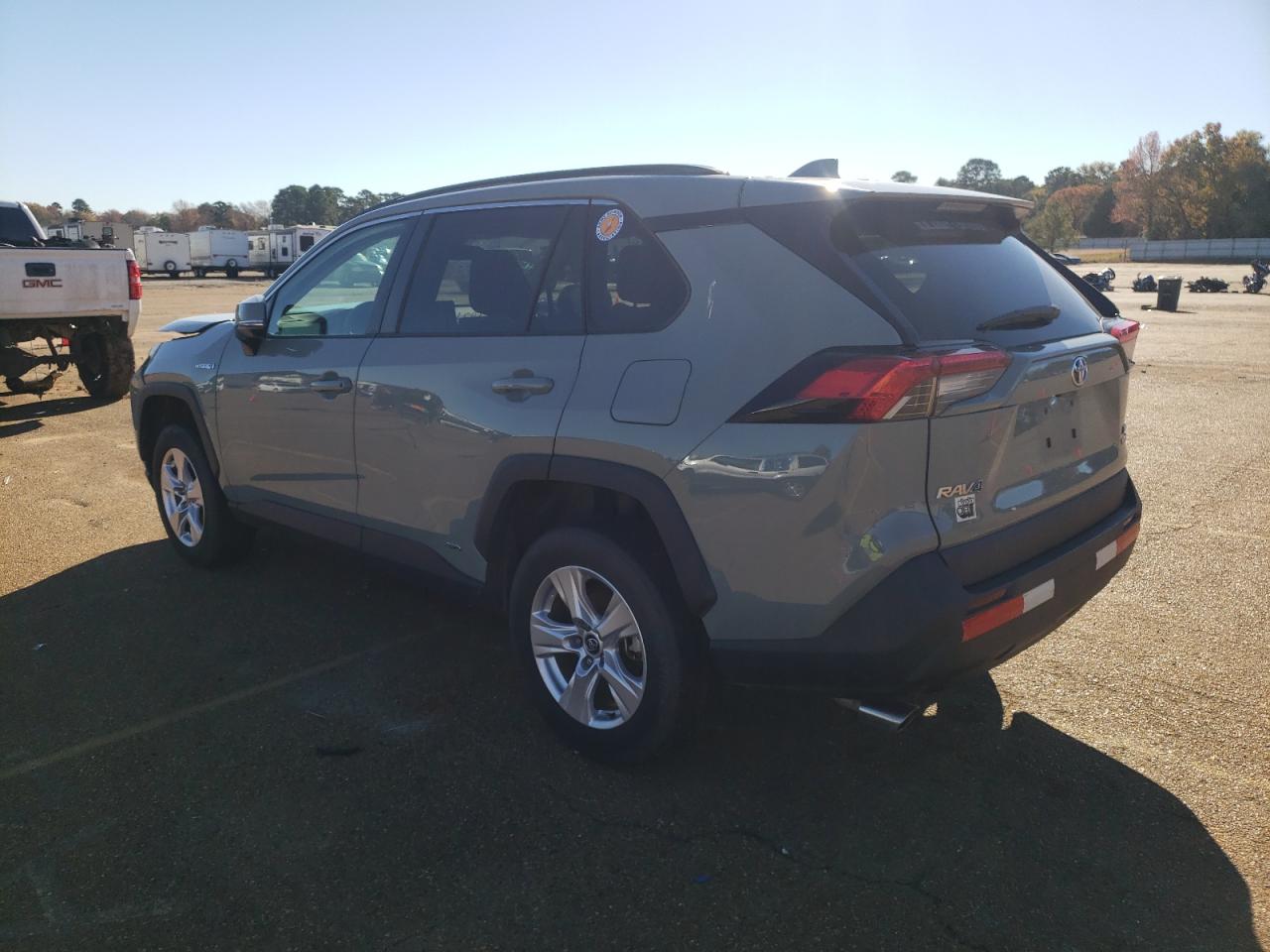 Obraz 2 z 2021 TOYOTA RAV4 XLE 2021 z VIN 4T3R6RFV8MU014839