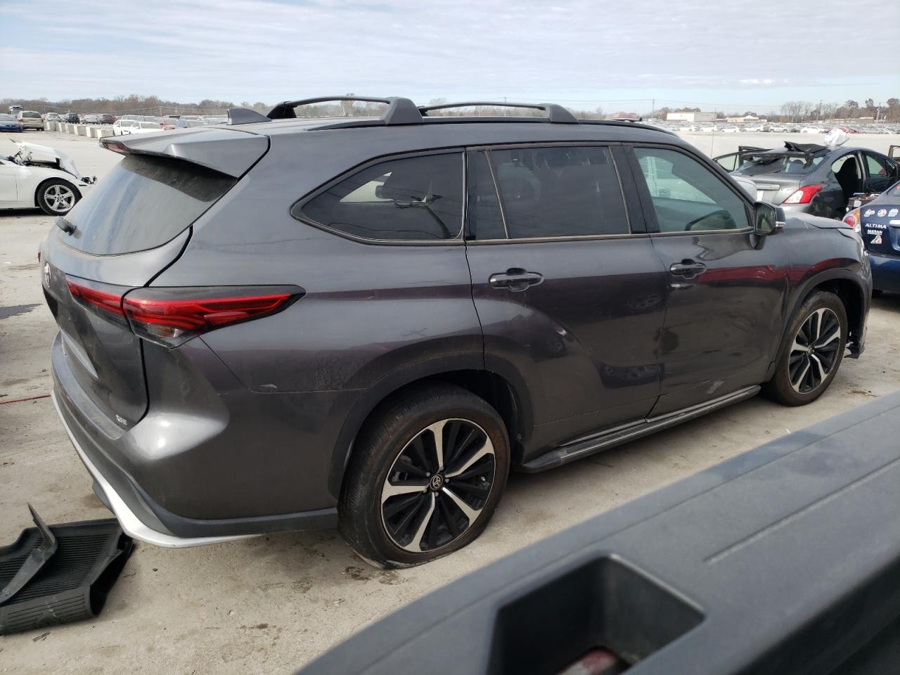 Изображение 3 2021 TOYOTA HIGHLANDER XSE 2021 с VIN 5TDJZRAH9MS064219