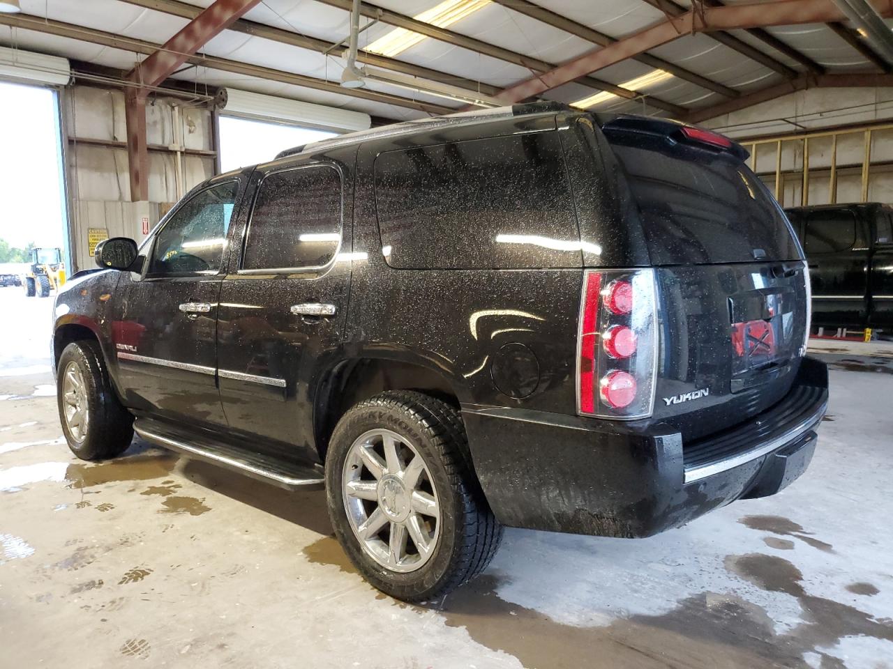 Image 2 of 2013 GMC YUKON DENALI 2013 with VIN 1GKS1EEF7DR319272