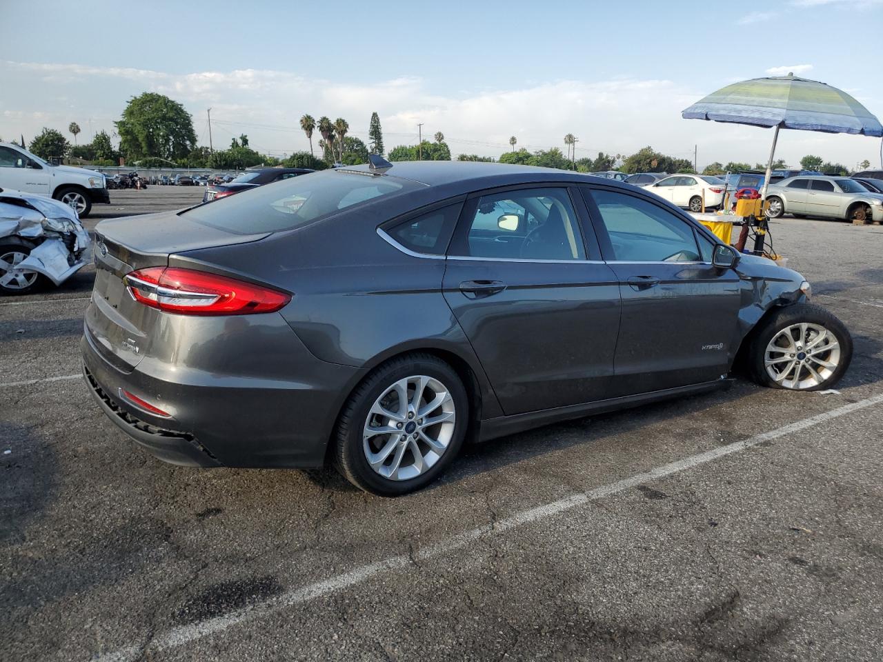 Image 3 of 2019 FORD FUSION SE 2019 with VIN 3FA6P0LU9KR200520