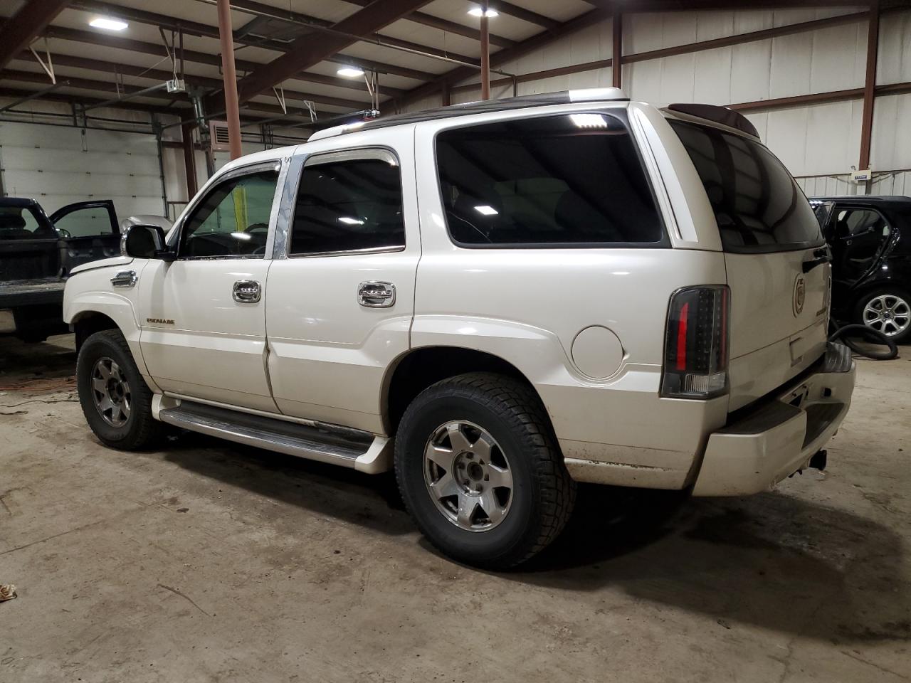 Изображение 2 2003 CADILLAC ESCALADE LUXURY 2003 с VIN 1GYEK63N03R253856