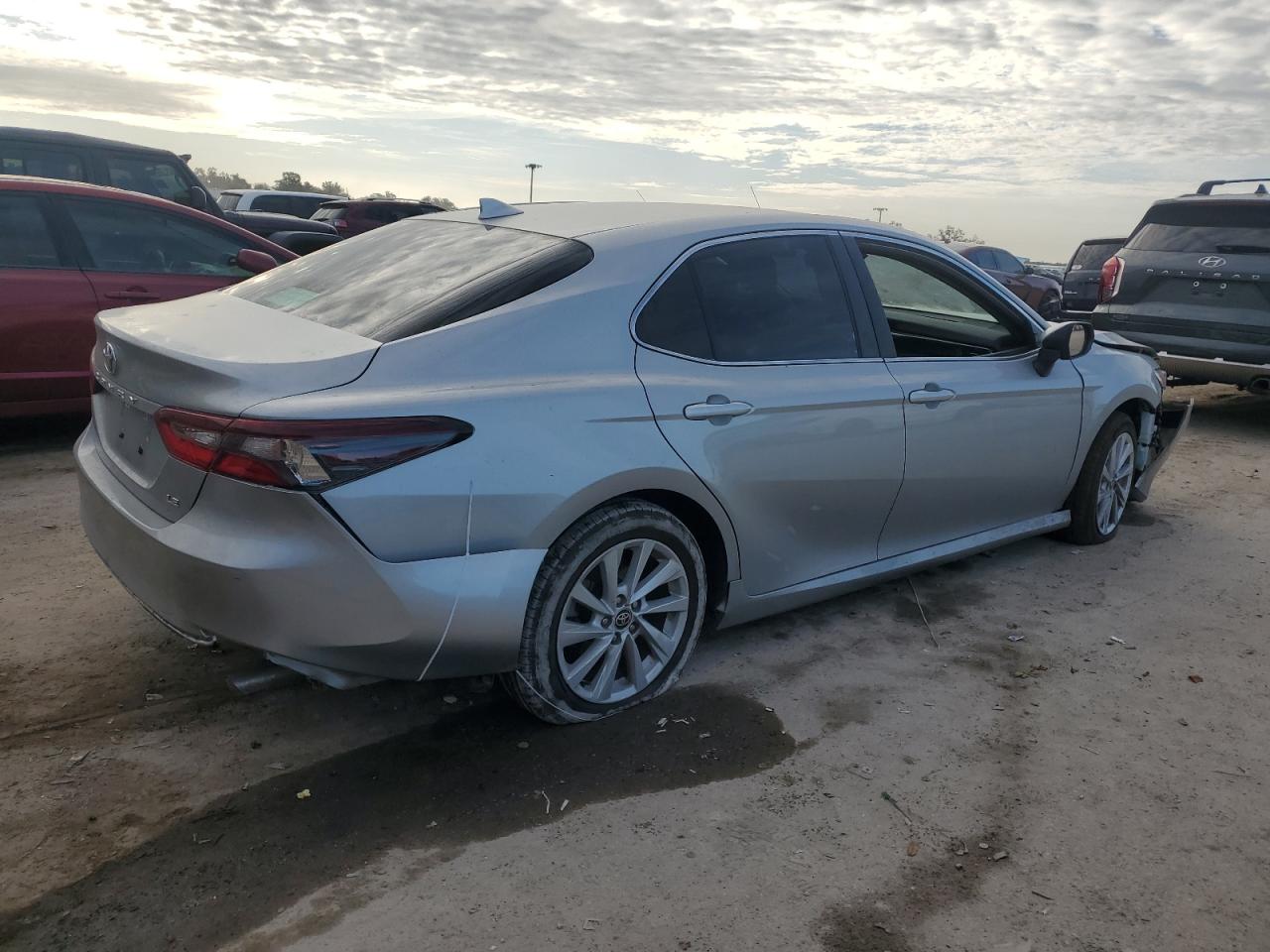 Изображение 3 2021 TOYOTA CAMRY LE 2021 с VIN 4T1C11AK8MU496224