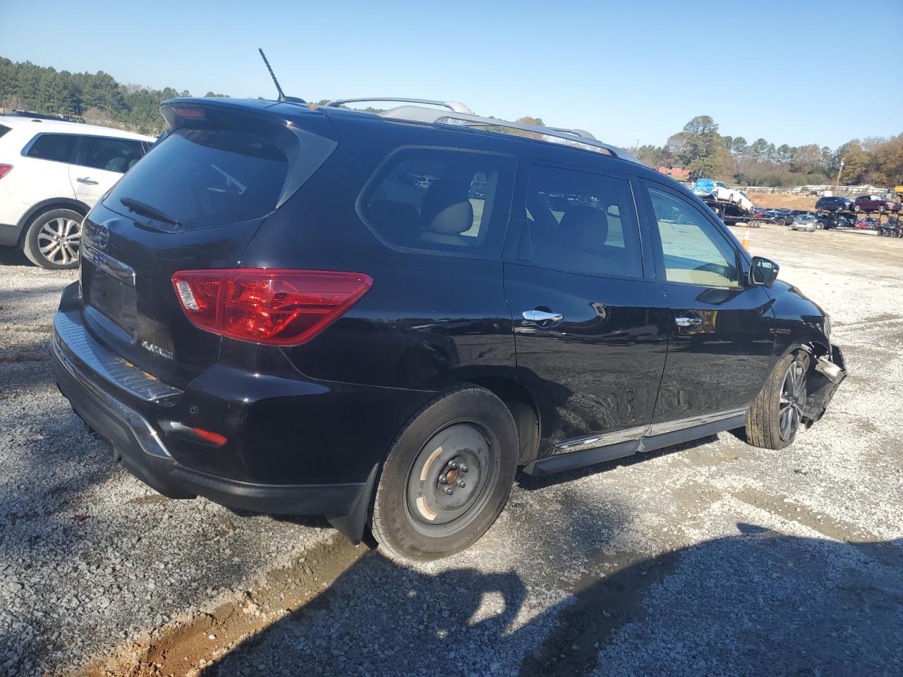 Image 3 of 2018 NISSAN PATHFINDER S 2018 with VIN 5N1DR2MN5JC602414