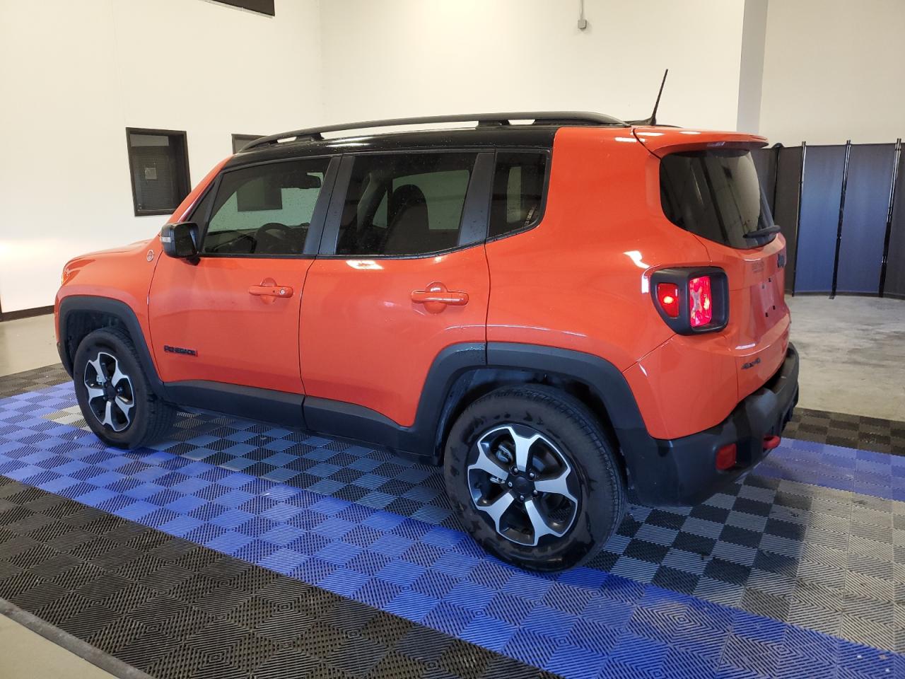 Obraz 2 z 2021 JEEP RENEGADE TRAILHAWK 2021 z VIN ZACNJDC18MPM95480