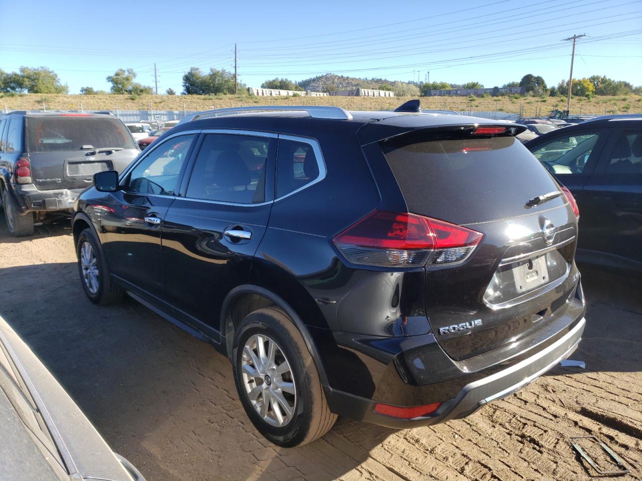 Obraz 2 z 2018 NISSAN ROGUE S 2018 z VIN KNMAT2MV5JP603239