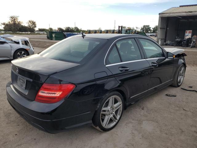 Obraz 3 z 2014 MERCEDES-BENZ C 250 2014 z VIN WDDGF4HB7EG242654