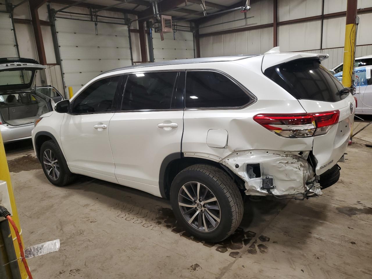 Obraz 2 z 2018 TOYOTA HIGHLANDER SE 2018 z VIN 5TDJZRFHXJS529238
