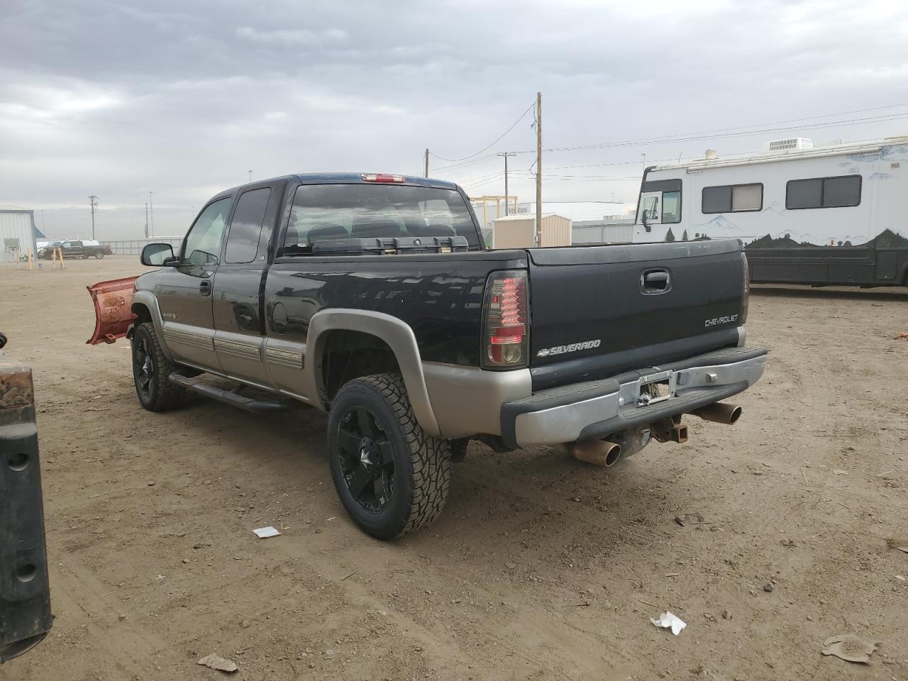 Image 2 of 1999 CHEVROLET SILVERADO K2500 1999 with VIN 1GCGK29U8XE211342