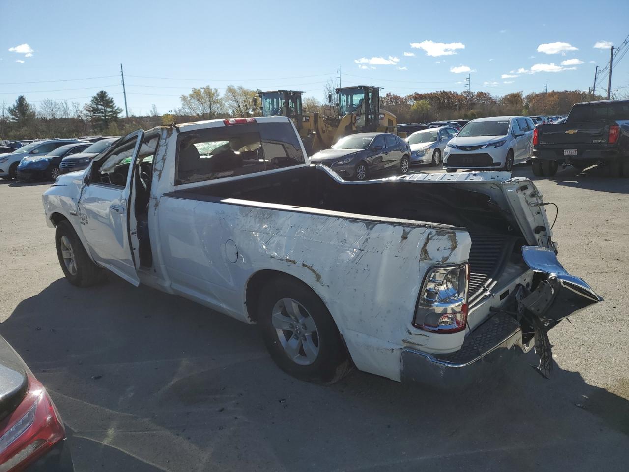 Obraz 2 z 2019 RAM 1500 CLASSIC SLT 2019 z VIN 3C6JR7ET6KG669949