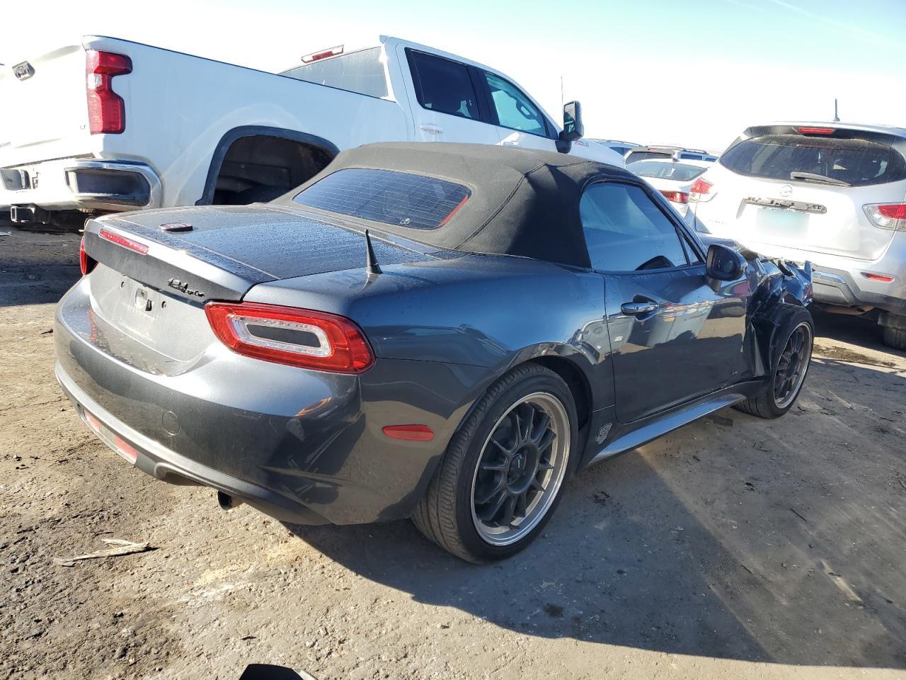 Obraz 3 z 2017 FIAT 124 SPIDER CLASSICA 2017 z VIN JC1NFAEK6H0120351