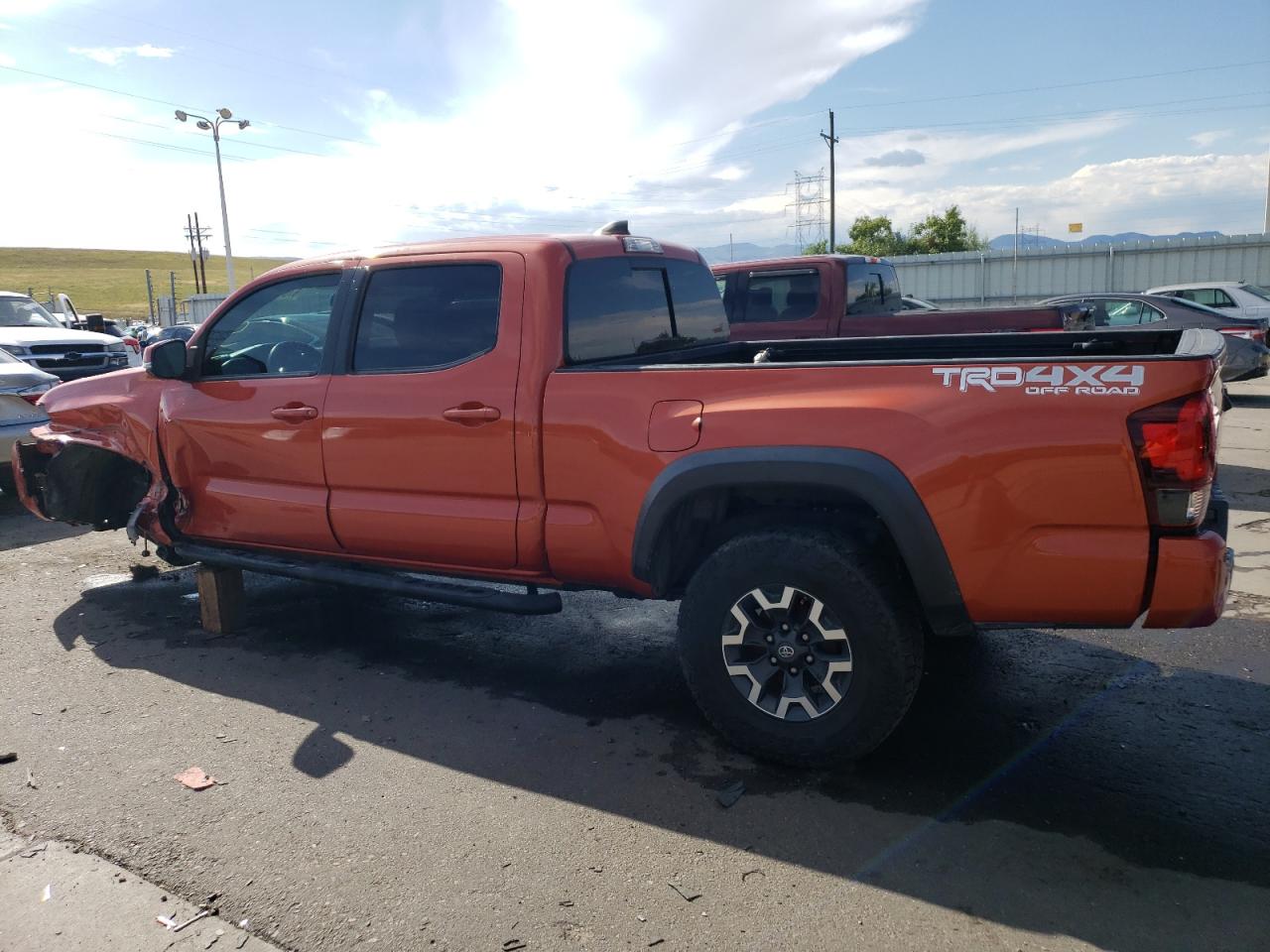 Obraz 2 z 2018 TOYOTA TACOMA DOUBLE CAB 2018 z VIN 3TMDZ5BN9JM039004