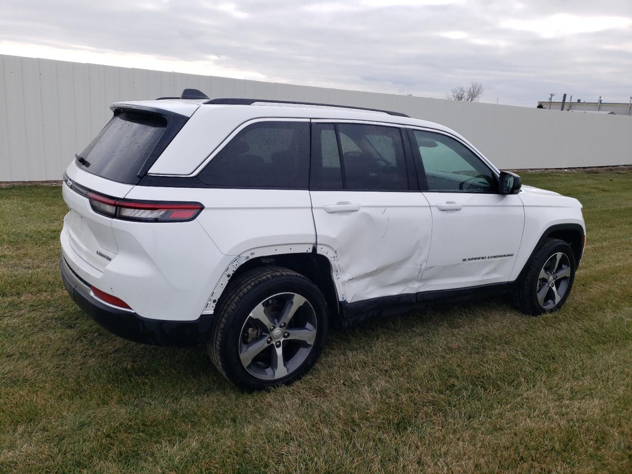 Image 3 of 2023 JEEP GRAND CHEROKEE LIMITED 2023 with VIN 1C4RJGBG9PC539443