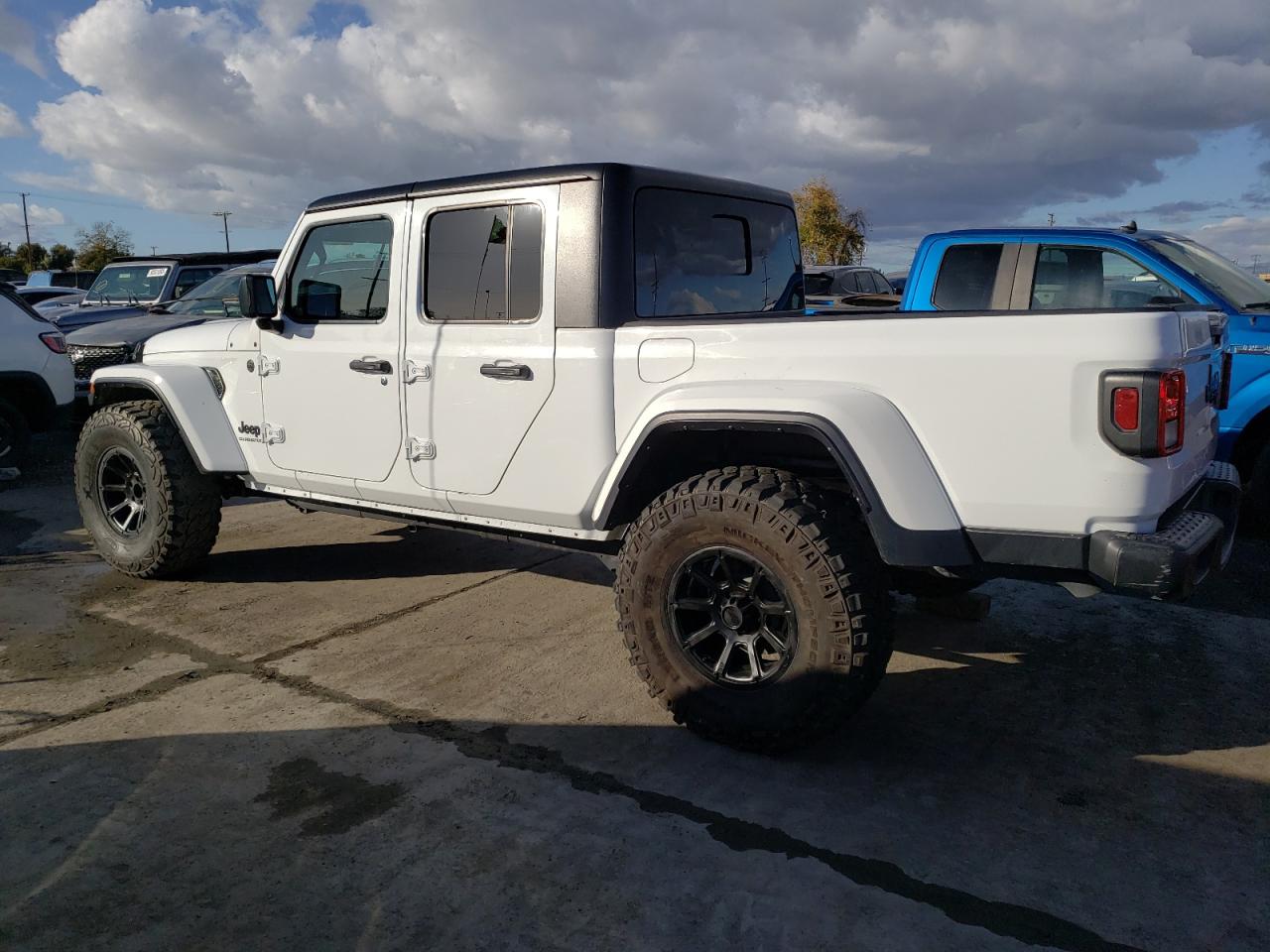 Obraz 2 z 2022 JEEP GLADIATOR SPORT 2022 z VIN 1C6JJTAG3NL134044