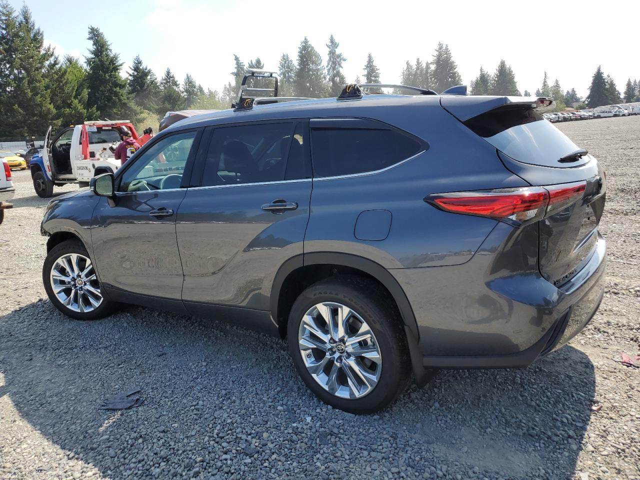 Изображение 2 2023 TOYOTA HIGHLANDER HYBRID LIMITED 2023 с VIN 5TDXBRCH9PS574778