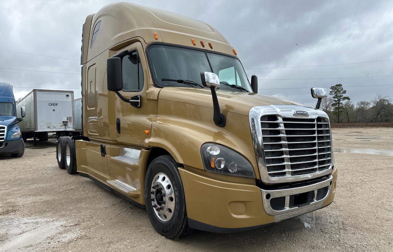 Image 2 of 2014 FREIGHTLINER CASCADIA 125  2014 with VIN 3AKJGLDR9ESFL2010