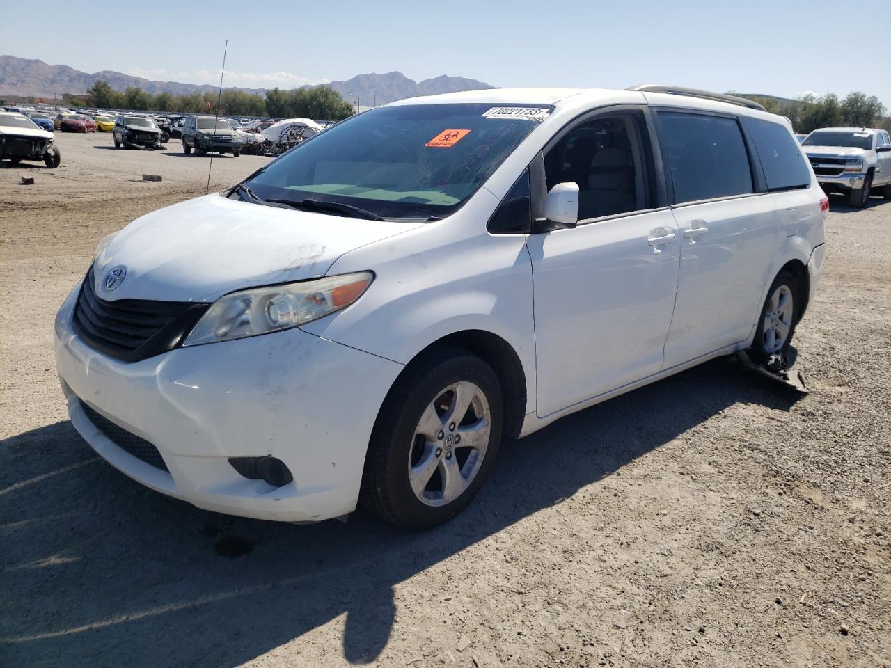 Изображение Toyota Sienna Le 2012