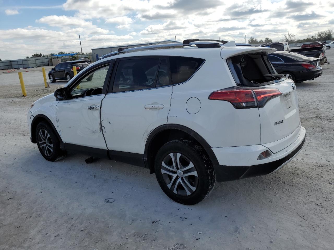 Image 2 of 2018 TOYOTA RAV4 LE 2018 with VIN JTMBFREV3JJ216727