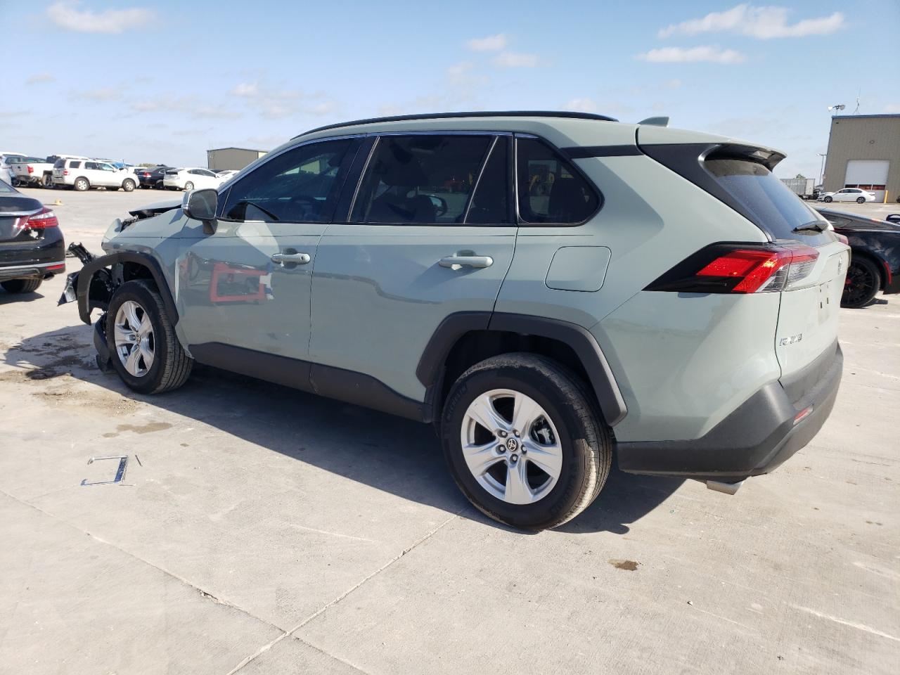 Изображение 2 2021 TOYOTA RAV4 XLE 2021 с VIN 2T3W1RFV9MW162788